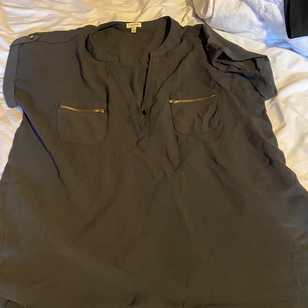 Dark grey tee